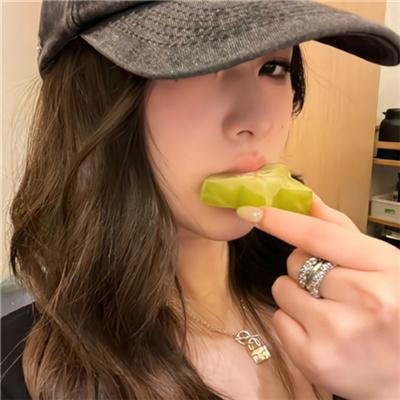 盛开的樱花林下